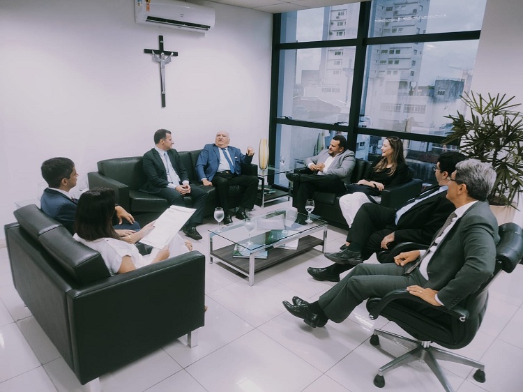 Direito administrativo: PGJ recebe representantes do TCE e do IBDA