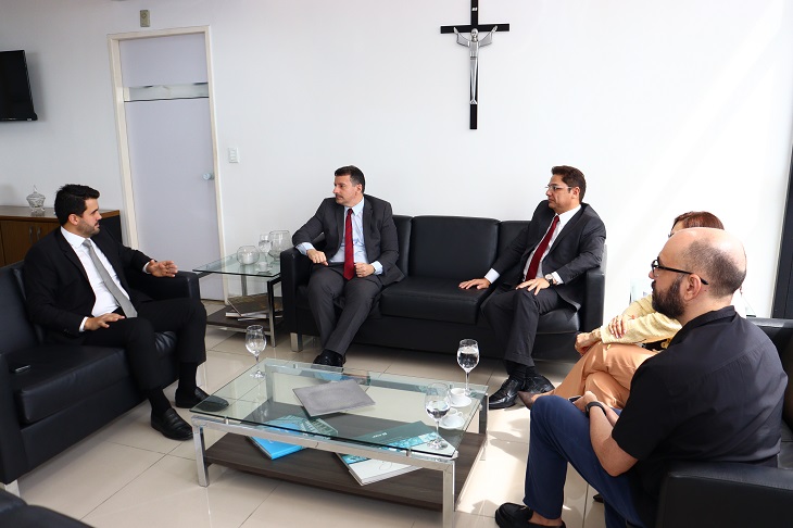 Procurador-geral e secretário de Educação se reúnem e estreitam diálogo institucional