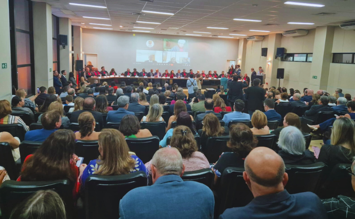 Começa sessão solene de posse dos novos procuradores de Justiça. Assista aqui