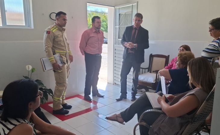 Comitê interinstitucional fiscaliza instituição de idosos, em Serra Branca