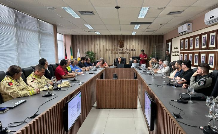 MPPB reúne órgãos e recomenda medidas para disciplinar “Folia de Rua”, em João Pessoa