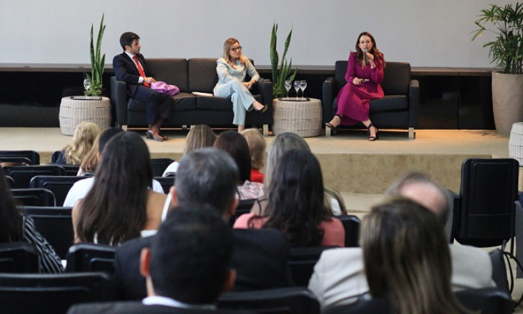 Palestras sobre feminicídio encerram seminário sobre direitos das vítimas