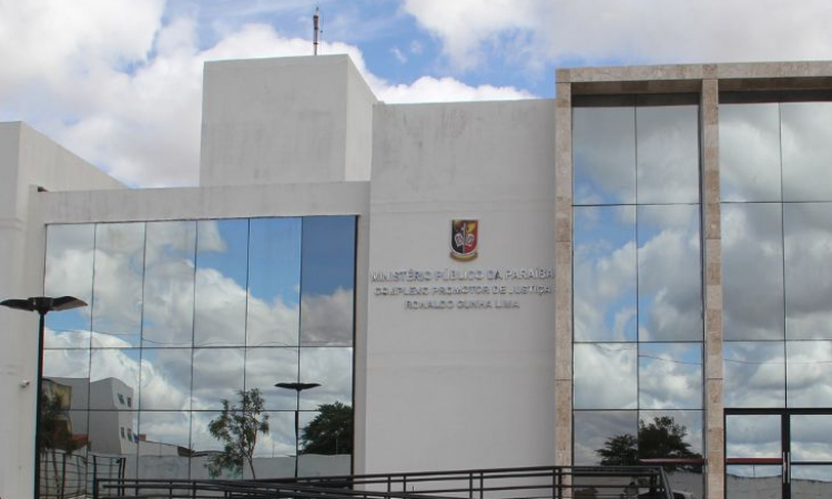 Justiça atende MPPB e determina suspensão de mutirões oftalmológicos em hospital de CG