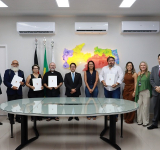 FDD assina convênios com quatro projetos sociais