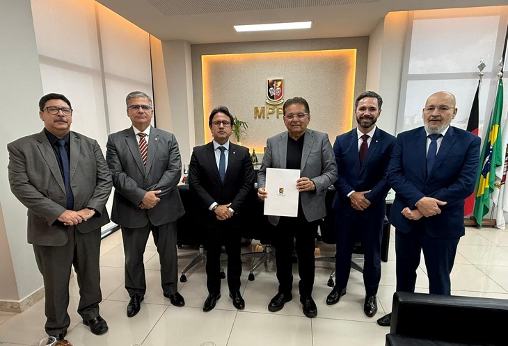 PGJ entrega dois projetos de lei do MPPB ao presidente da Assembleia Legislativa