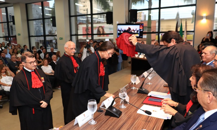 Nova procuradora de Justiça do MPPB toma posse em sessão do CPJ