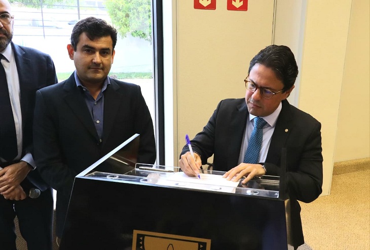 PGJ assina ordem de serviço para instalação de placas fotovoltaicas na Promotoria de CG