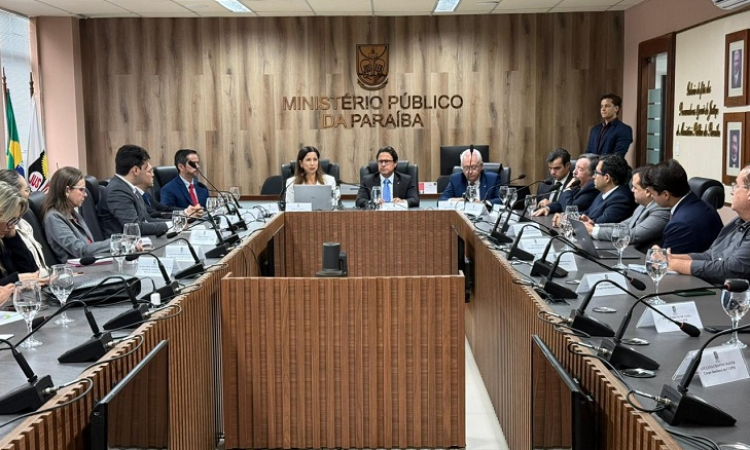 MPPB reúne gestores e secretaria apresenta plano para assumir serviços no Hospital Clipsi, em CG