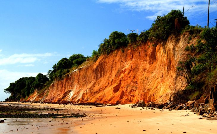 MPPB ajuíza ação requerendo ações contra a degradação da Barreira do Cabo Branco