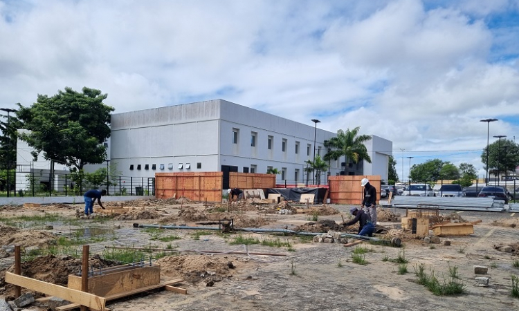 Garagem solar: obra para instalação de placas fotovoltaicas no MP em CG avança