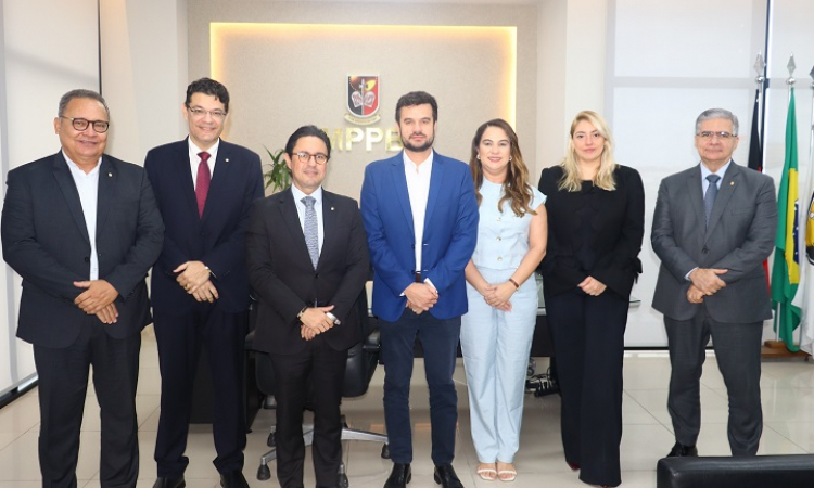 PGJ recebe prefeito de Mamanguape, que se compromete a cumprir Recomendação do MPPB sobre despesas com pessoal