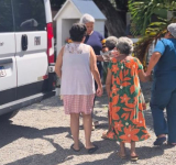 MPPB e órgãos governamentais transferem 51 idosos e fecham instituição irregular, em Santa Rita