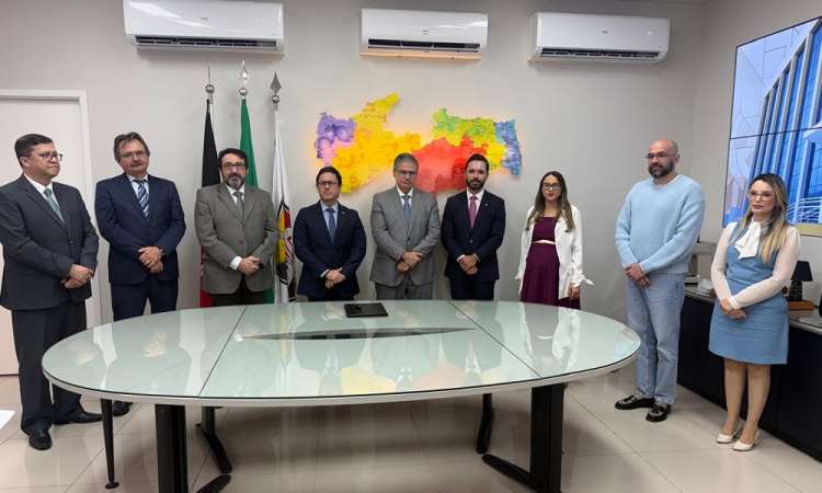 Mais uma servidora concursada é empossada pelo procurador-geral no MPPB