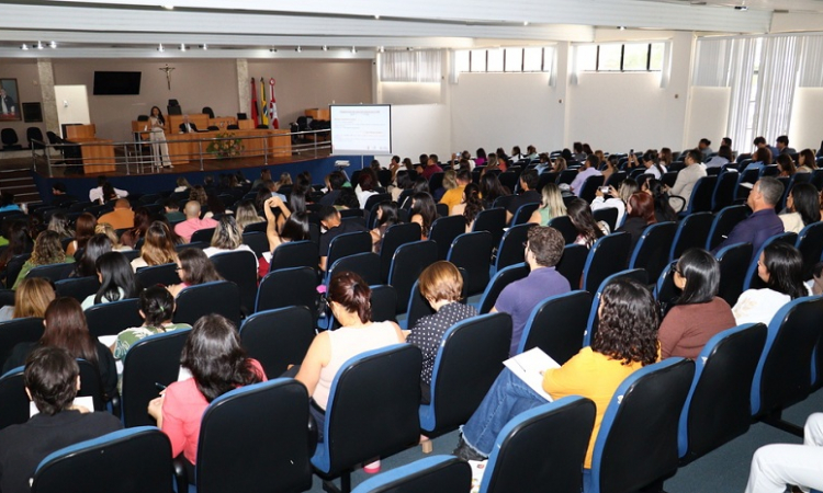 Profissionais da saúde, educação e assistência social são capacitados pelo MPPB em Campina Grande