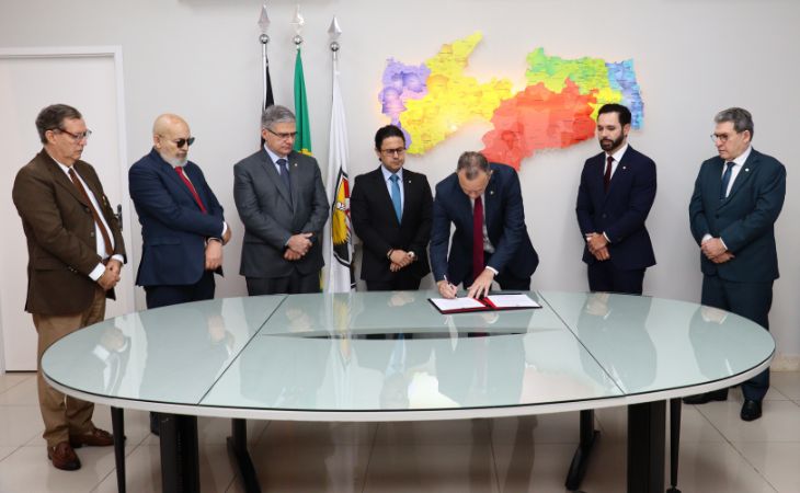 PGJ dá posse ao deputado Nilson Lacerda como conselheiro do FDD-PB