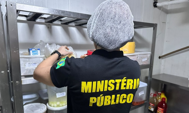MP-Procon realiza operação conjunta e autua dois restaurantes em João Pessoa
