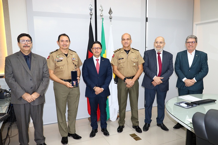 PGJ recebe Medalha de Mérito em reconhecimento às contribuições do MPPB à Inteligência da PM 