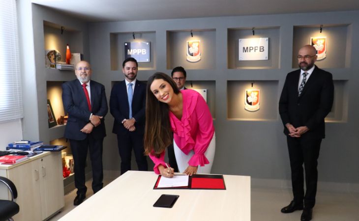 PGJ dá posse a mais uma servidora efetiva do MPPB, que vai atuar na Promotoria de Alhandra